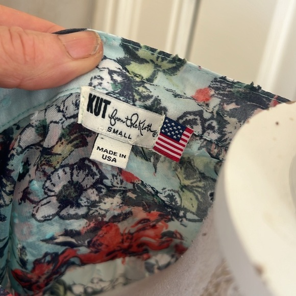 Cut from the cloth, ladies, sheer blouse, small oversize small. Floral V-neck. - Picture 10 of 12